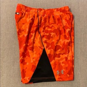 Men’s Under Armour fitness shorts size Small